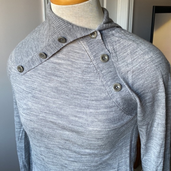 Gap 100% merino wool sweater size small - Picture 2 of 11